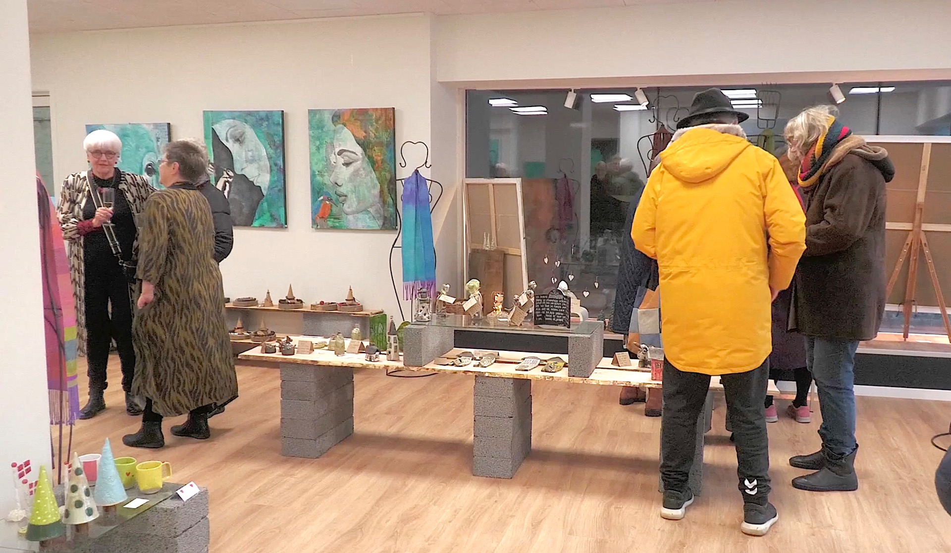 Kunst betyder noget for os alle – mød Varde Kunsthus på Torvet 1 Kunst er ikke kun noget, vi ser på – det er noget, vi mærker. Kunst mødes i hjertet af byen.