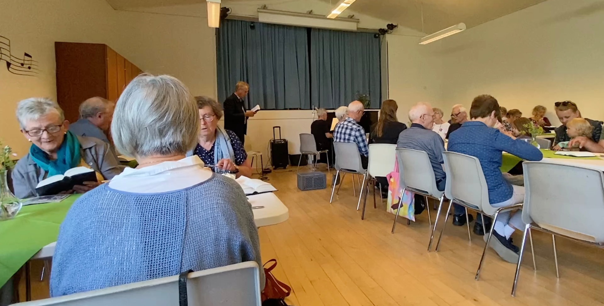 Fællesang – stadig vigtigt for borgerne i Varde Kommune. Fællesangen skaber sammenhold, glæde og en følelse af fællesskab.