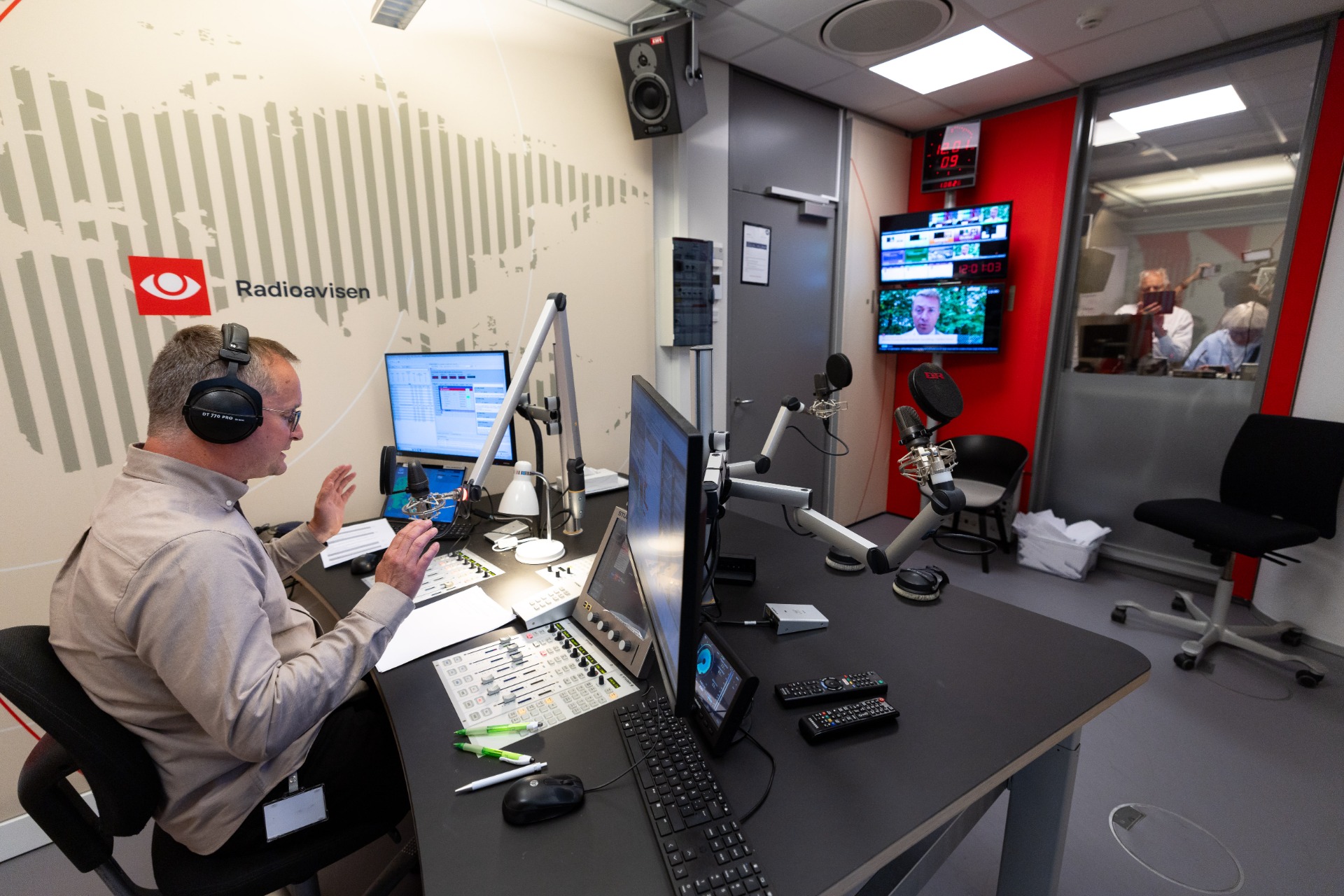 Michael Olesen i studiet. Fotograf Kim Dang Trong.